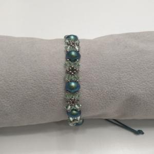 Bracelet with 7mm cabochons, Swarovski bicones, Miyuki seed beads and macrame cord.